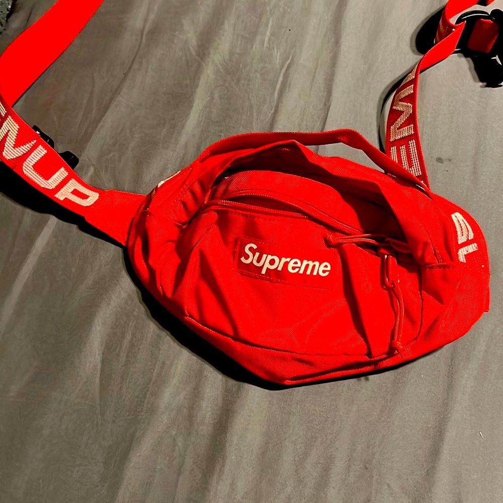 Supreme Fannie Pack (never used)